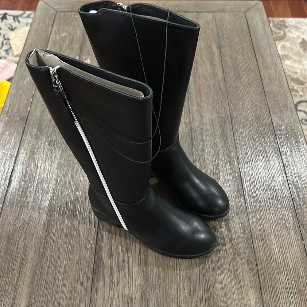 Brand New Big Girls Steve Madden Boots size 3